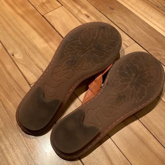 b. o. c. Orange braided strap thong sandals. Butterfly imprint insole. Size 7. - Picture 4 of 5